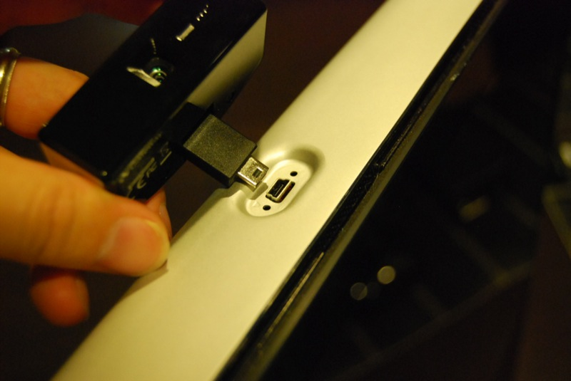 Illustration for article titled Gateway One Unboxed (Verdict: So Shiny and Sweet, It Gives Windows a Good Name)